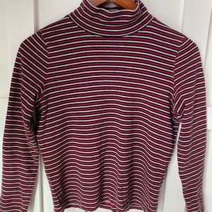 Striped turtle neck long sleeve shirt